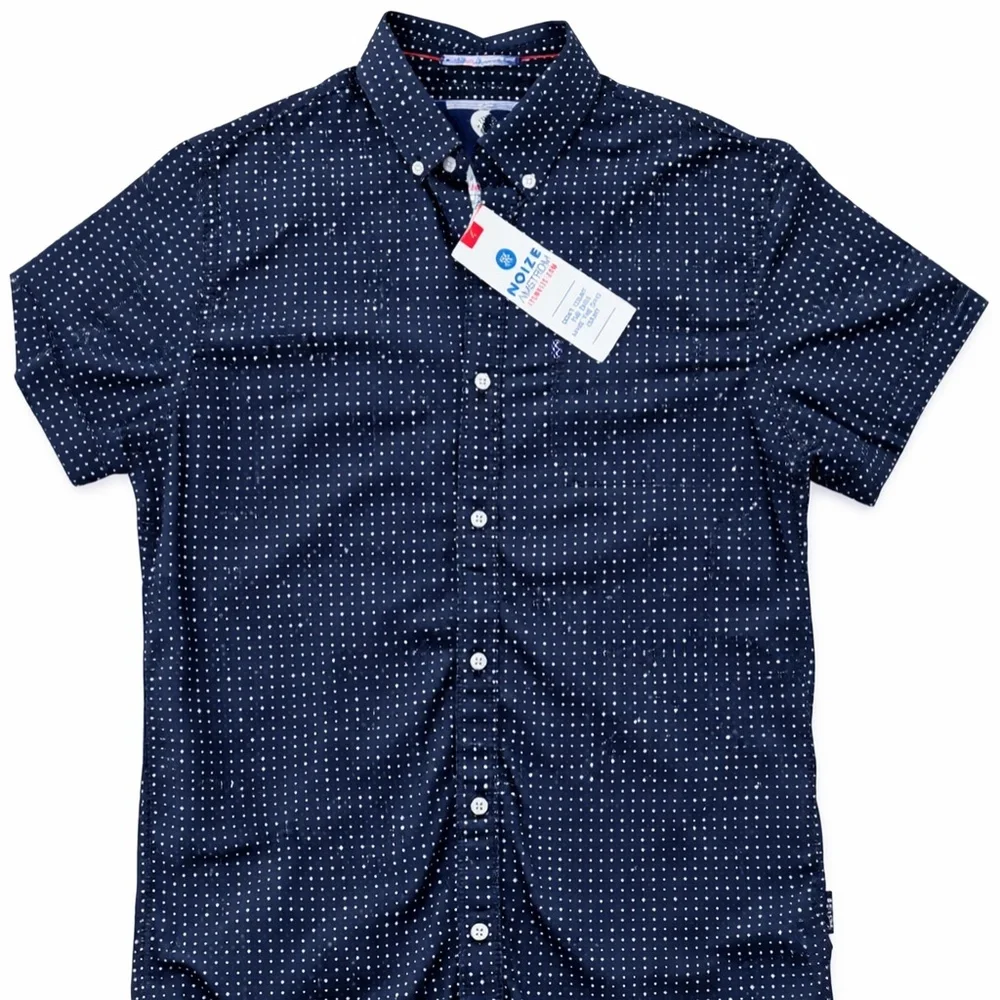 Men’s Blue Polka Dot Short Sleeve Button Down Shirt – Size Small – NWT - Picture 3 of 8
